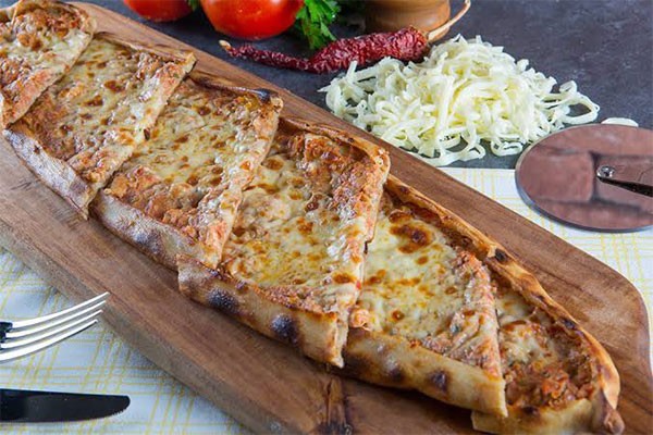 Kıyma - Kaşarlı Pide
